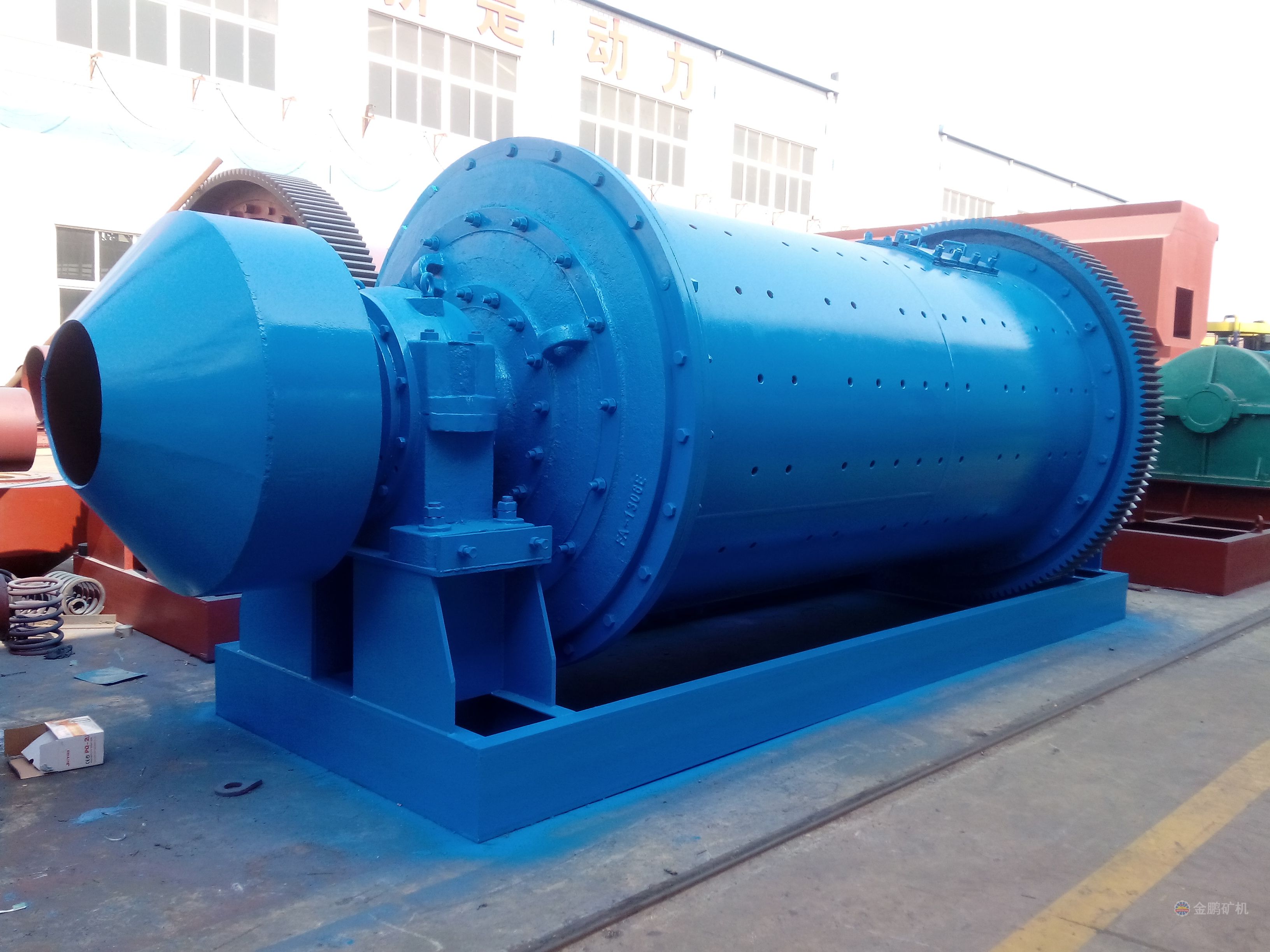 金鵬濕式溢流型球磨機(jī) 金鵬濕式溢流型球磨機(jī)